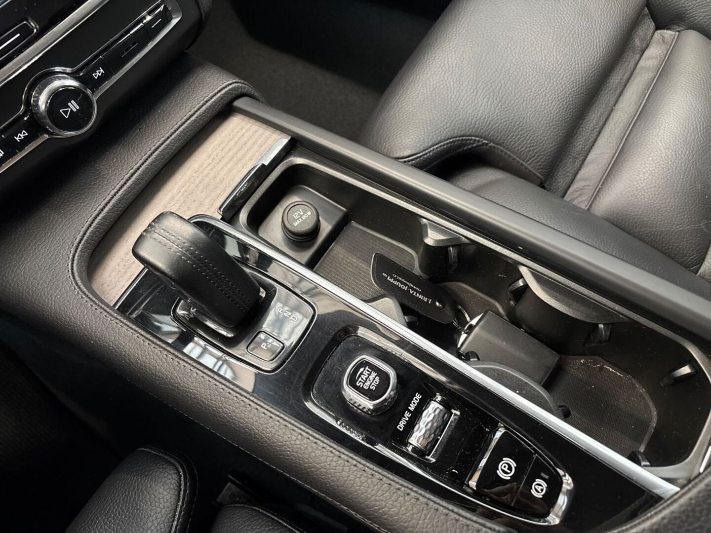 VOLVO V90 Cross Country 23