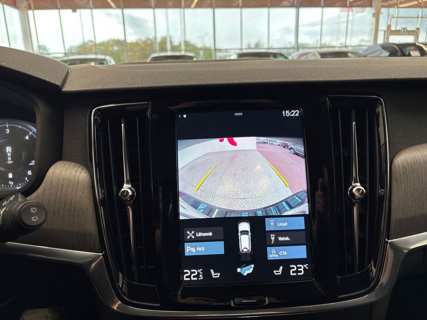 VOLVO V90 Cross Country 24