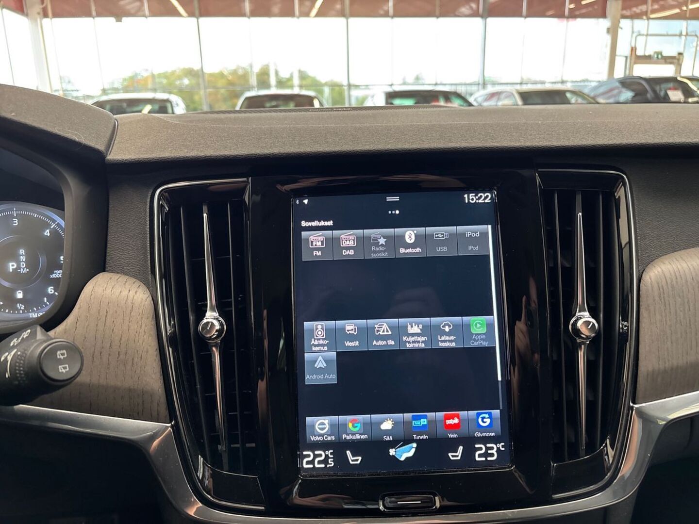 VOLVO V90 Cross Country 25
