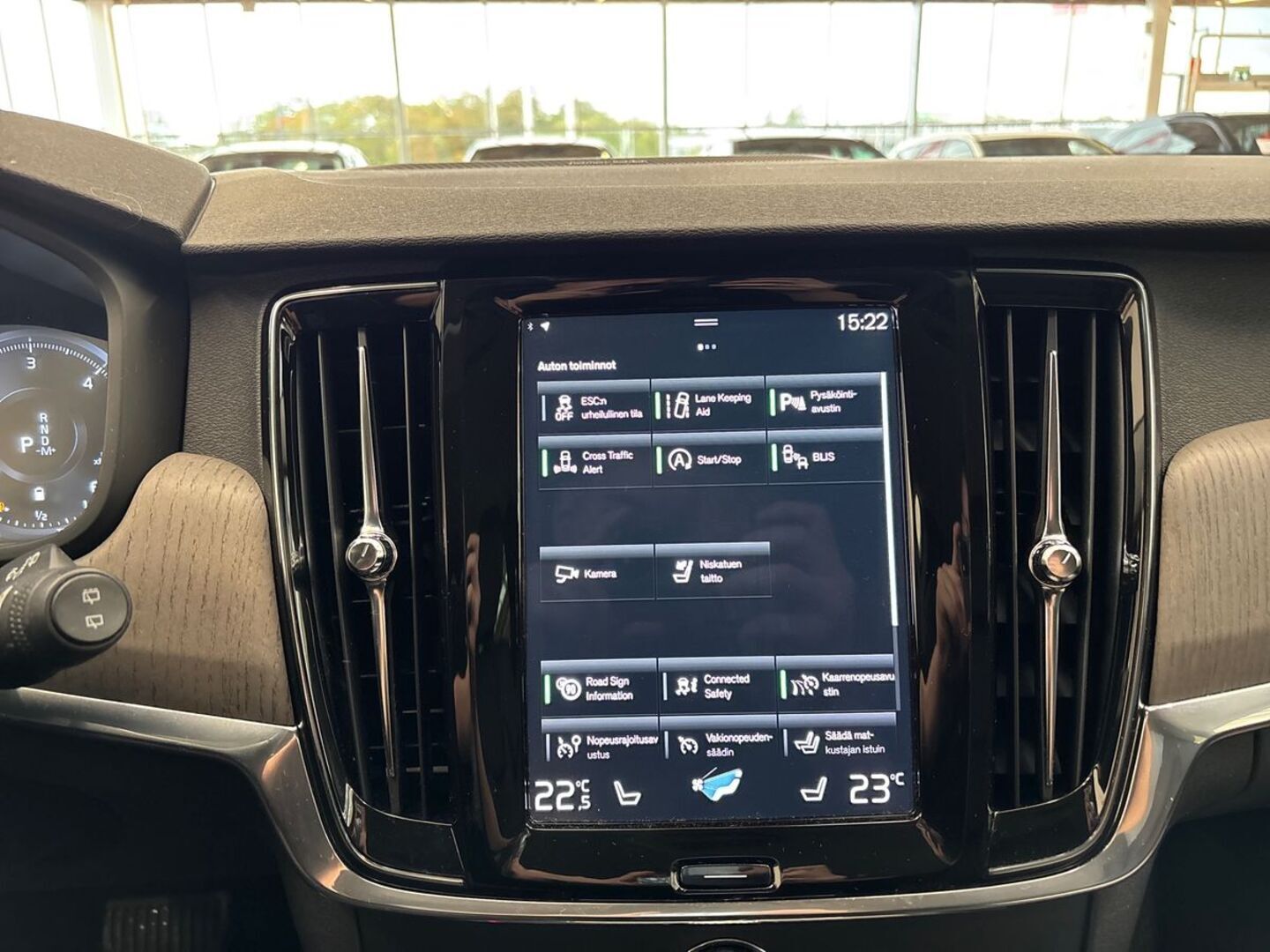 VOLVO V90 Cross Country 26