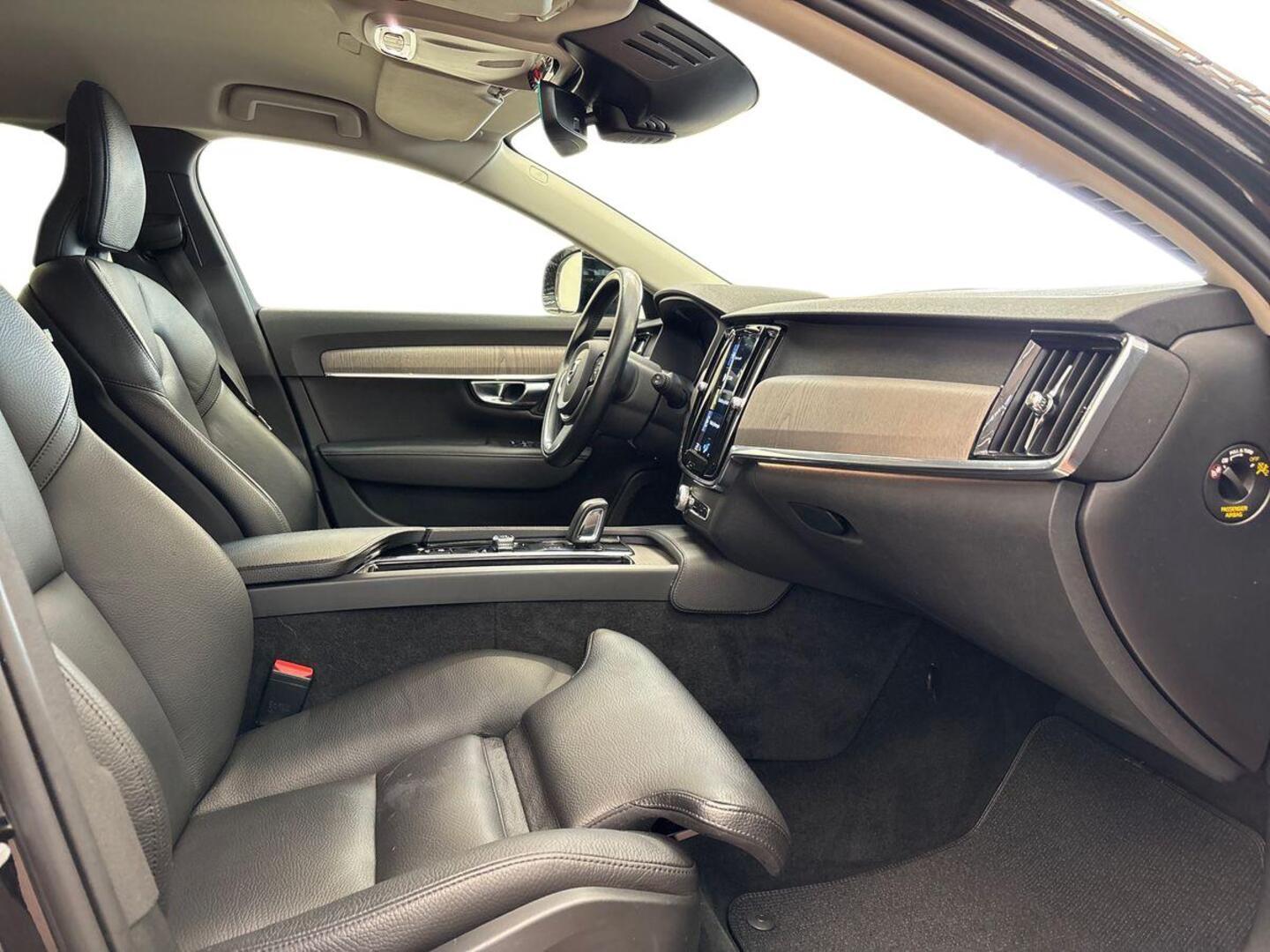 VOLVO V90 Cross Country 9