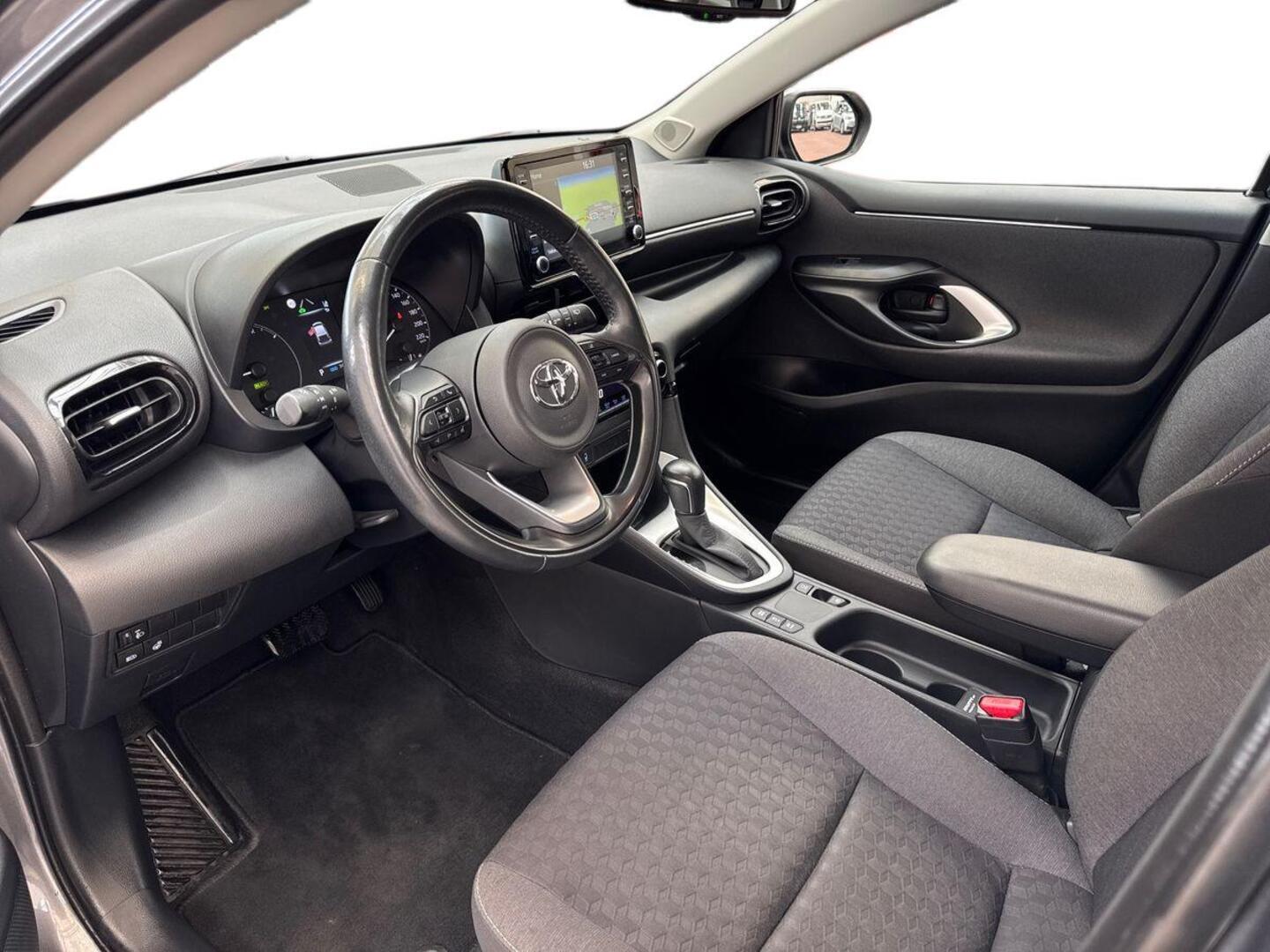 TOYOTA Yaris 2022