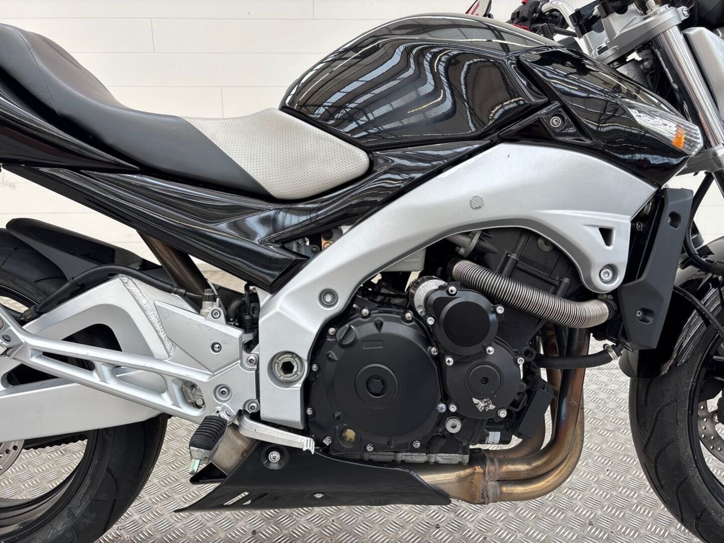 SUZUKI GSR 2006