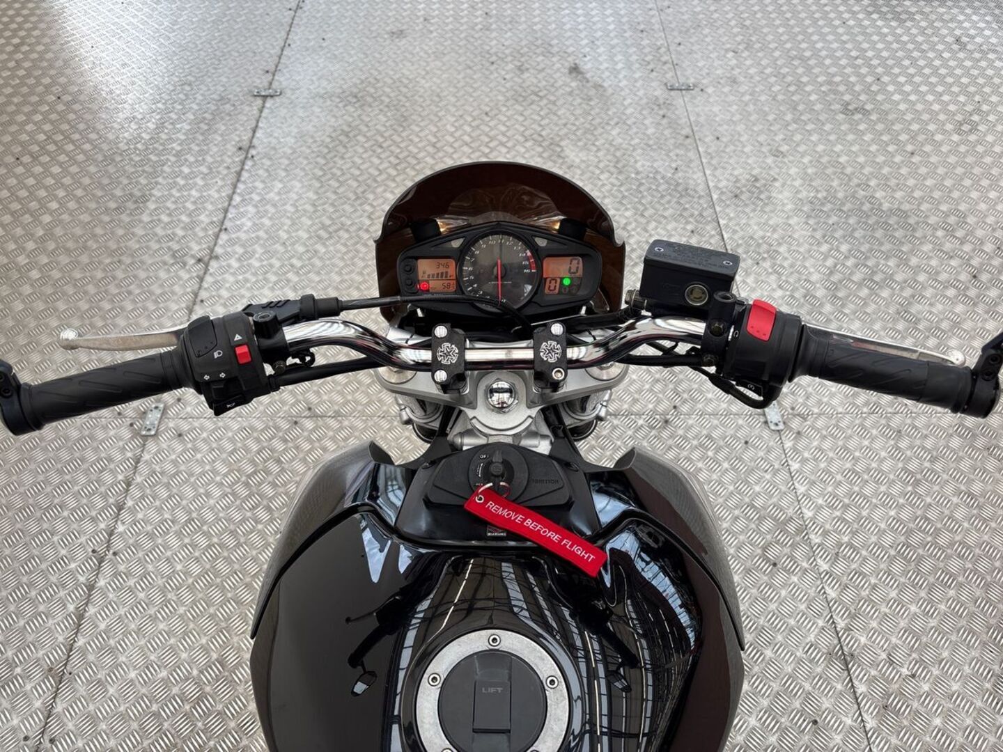 SUZUKI GSR 2006