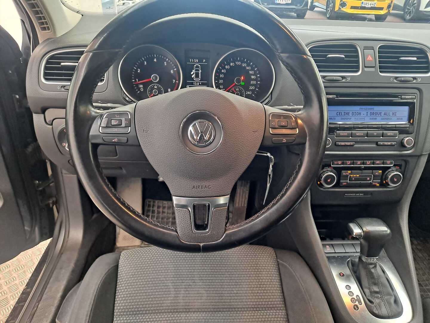 VOLKSWAGEN Golf 2010