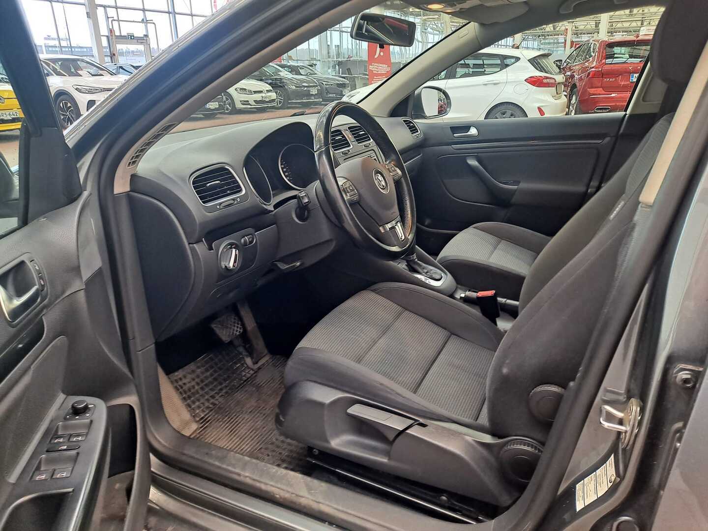 VOLKSWAGEN Golf 2010