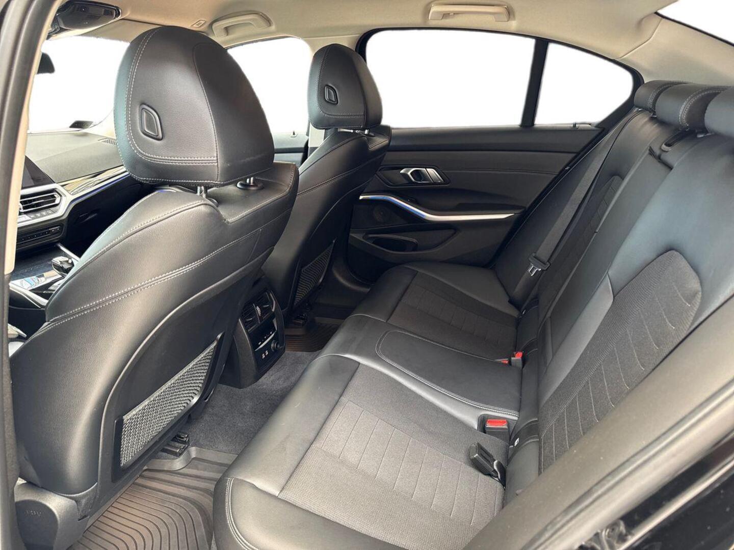 BMW 318 2019