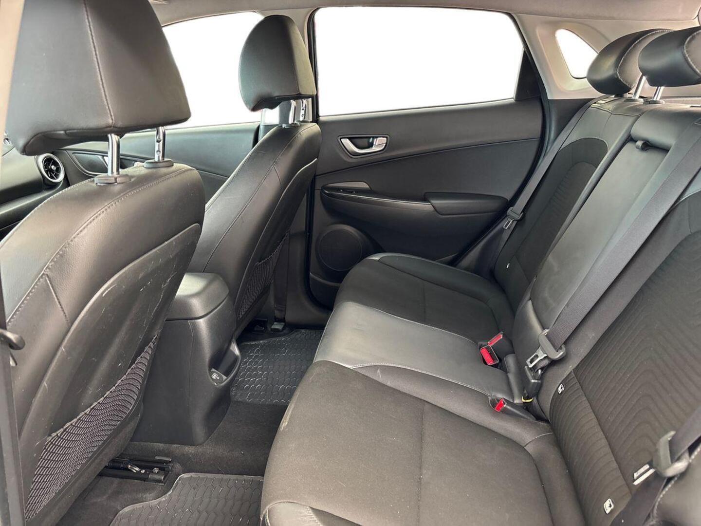 HYUNDAI KONA 10