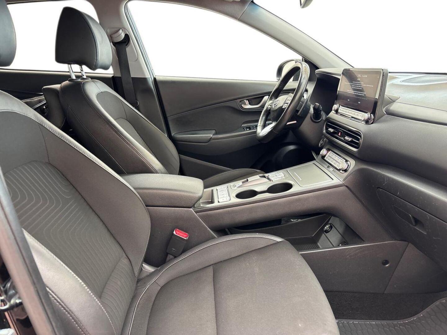 HYUNDAI KONA 9