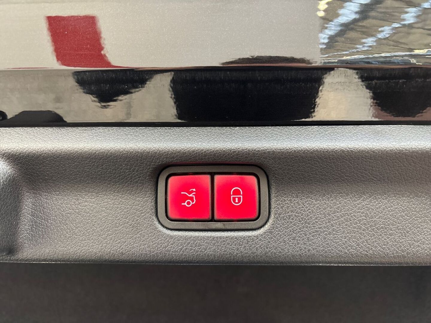 MERCEDES-BENZ EQE 2023