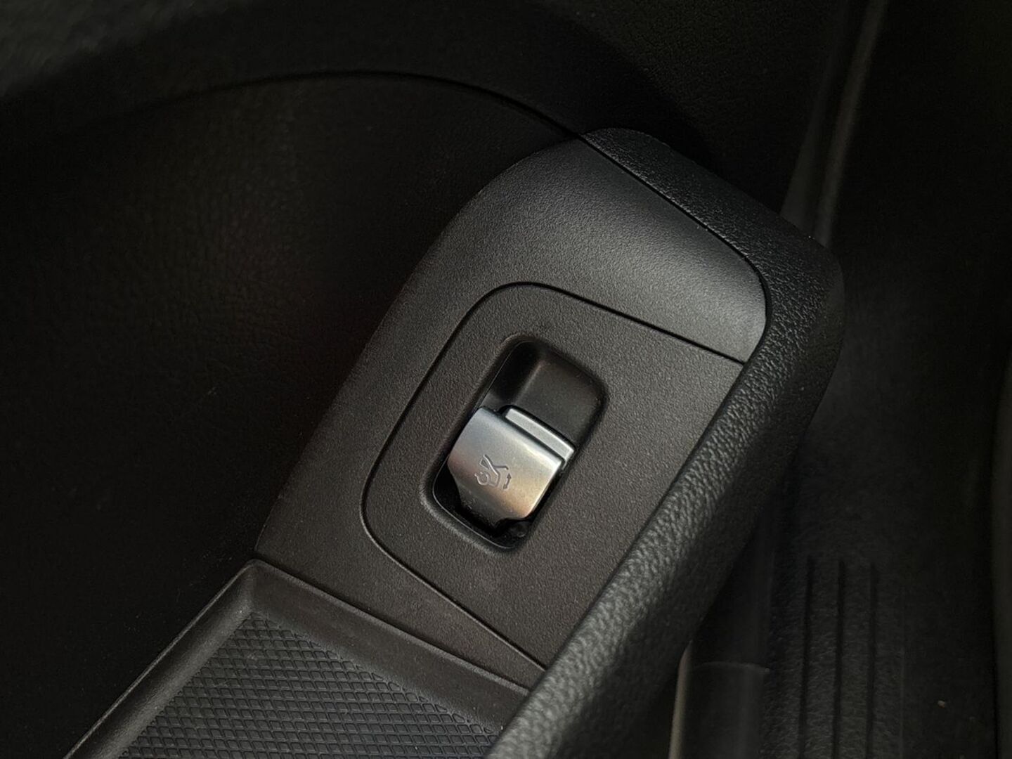 MERCEDES-BENZ EQE 2023