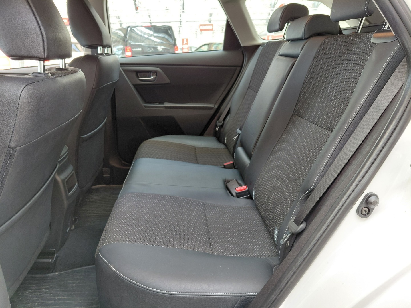 TOYOTA Auris 2013