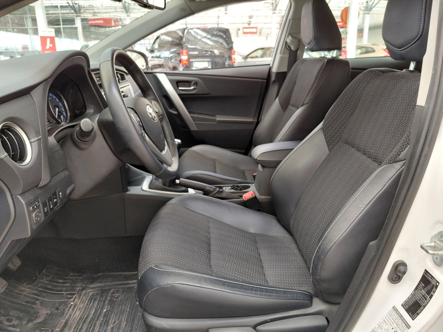 TOYOTA Auris 2013