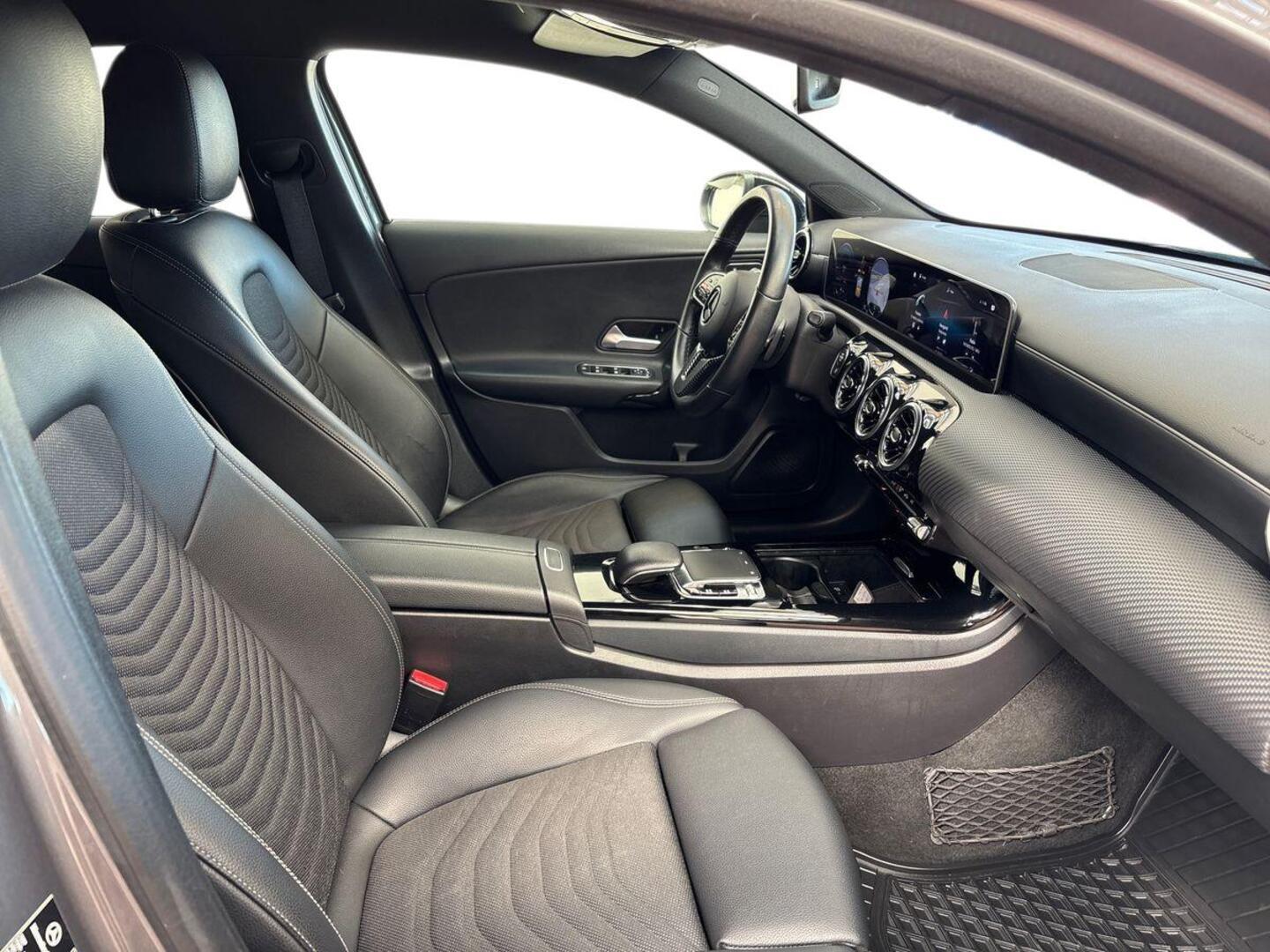 MERCEDES-BENZ A 2020