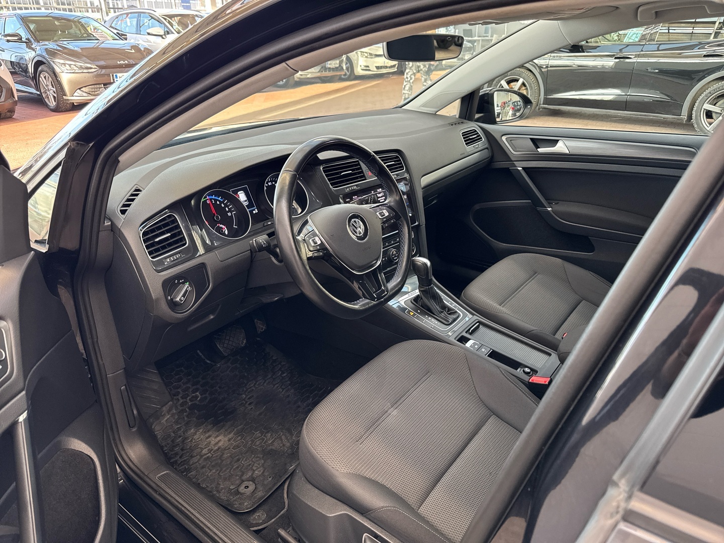 VOLKSWAGEN Golf 2020