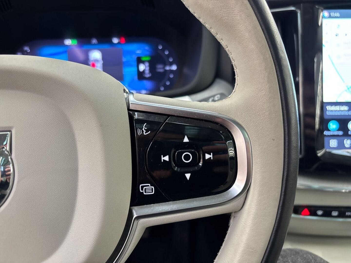 VOLVO XC60 19