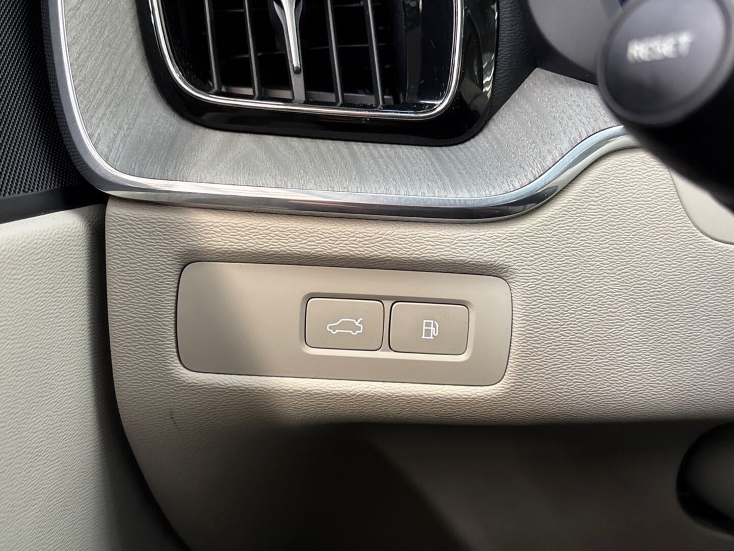 VOLVO XC60 21