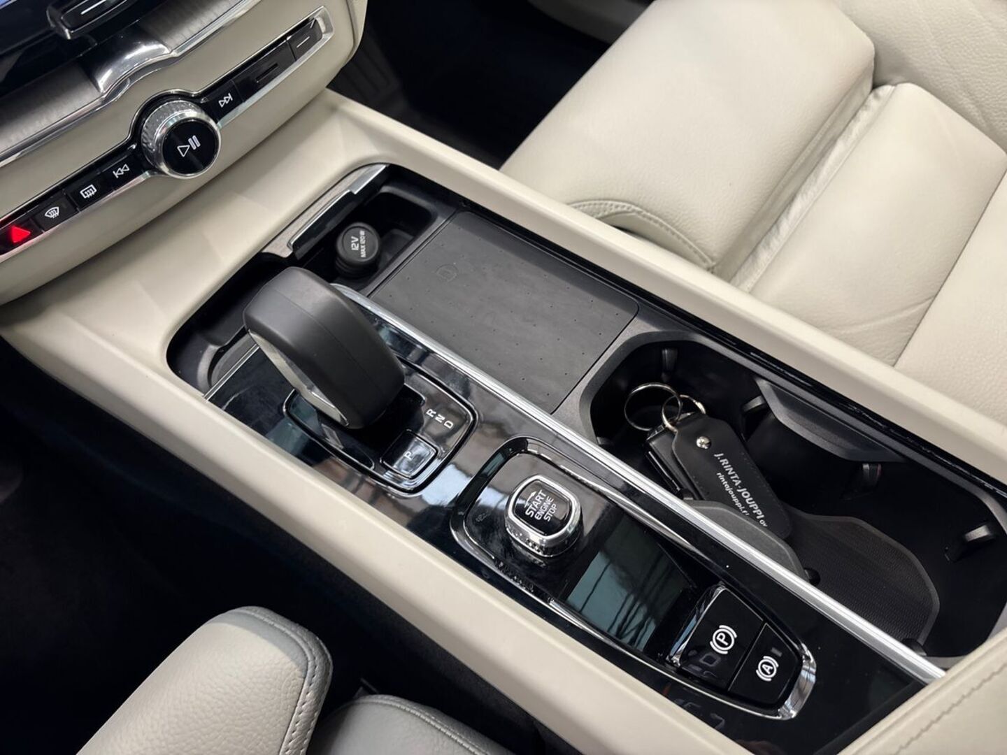 VOLVO XC60 23