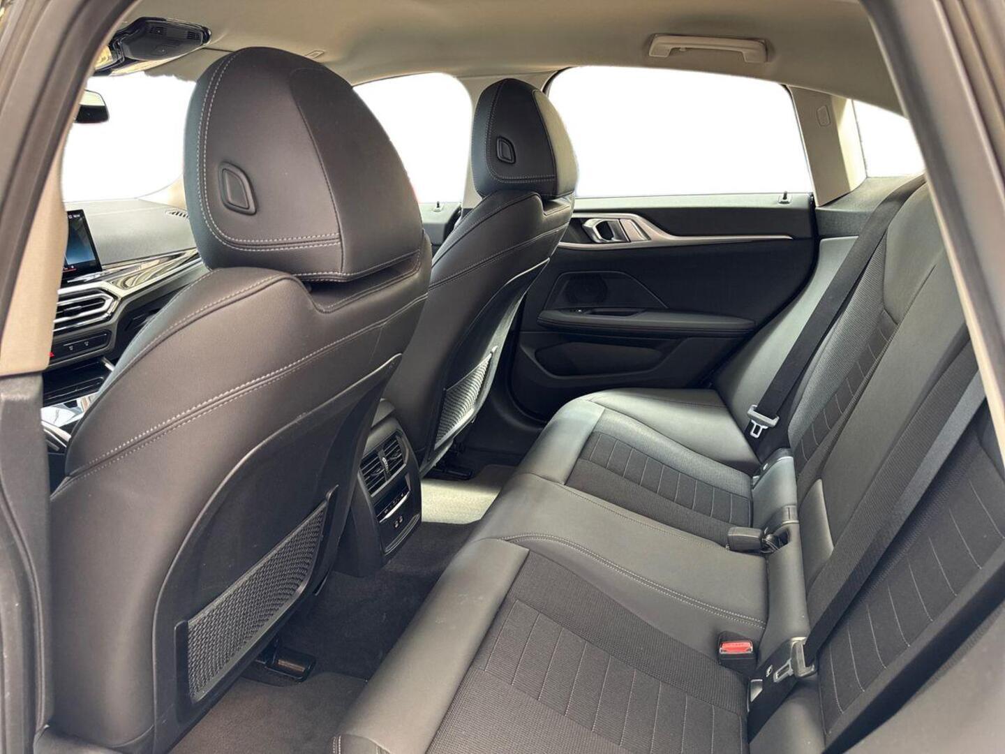 BMW i4 10