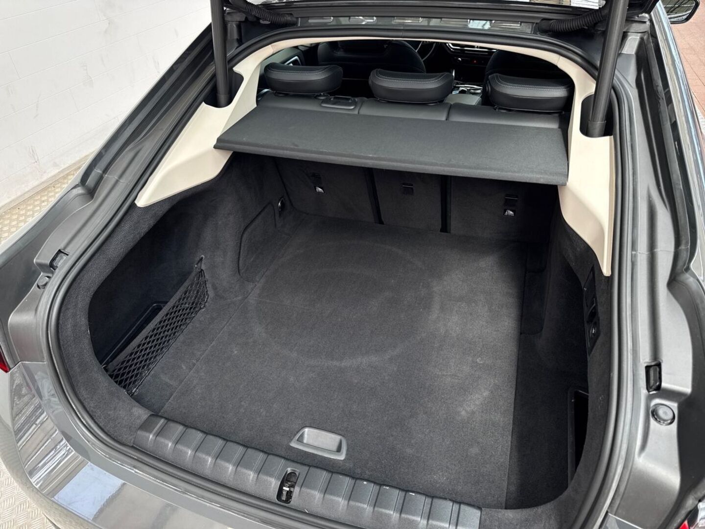 BMW i4 11