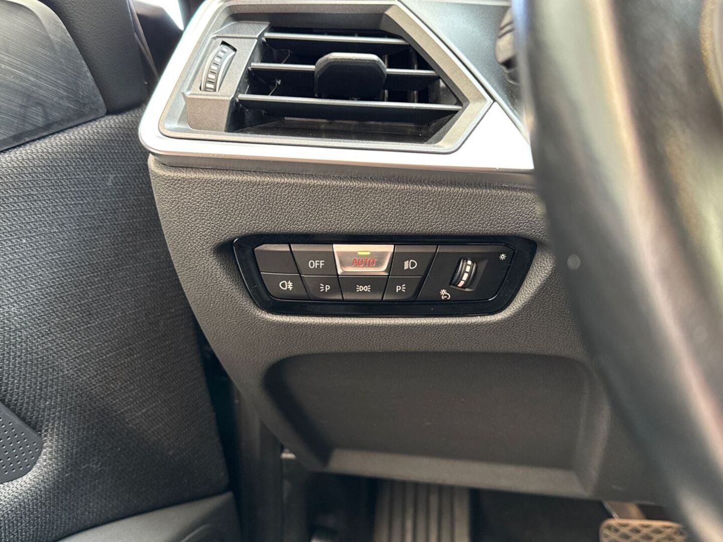 BMW i4 26