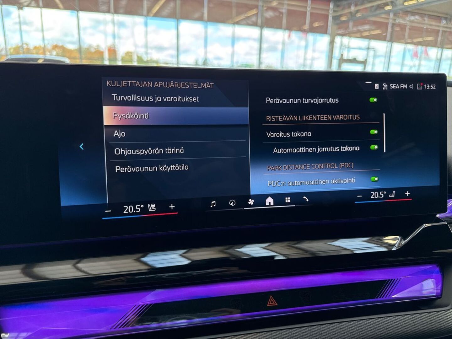 BMW i5 23