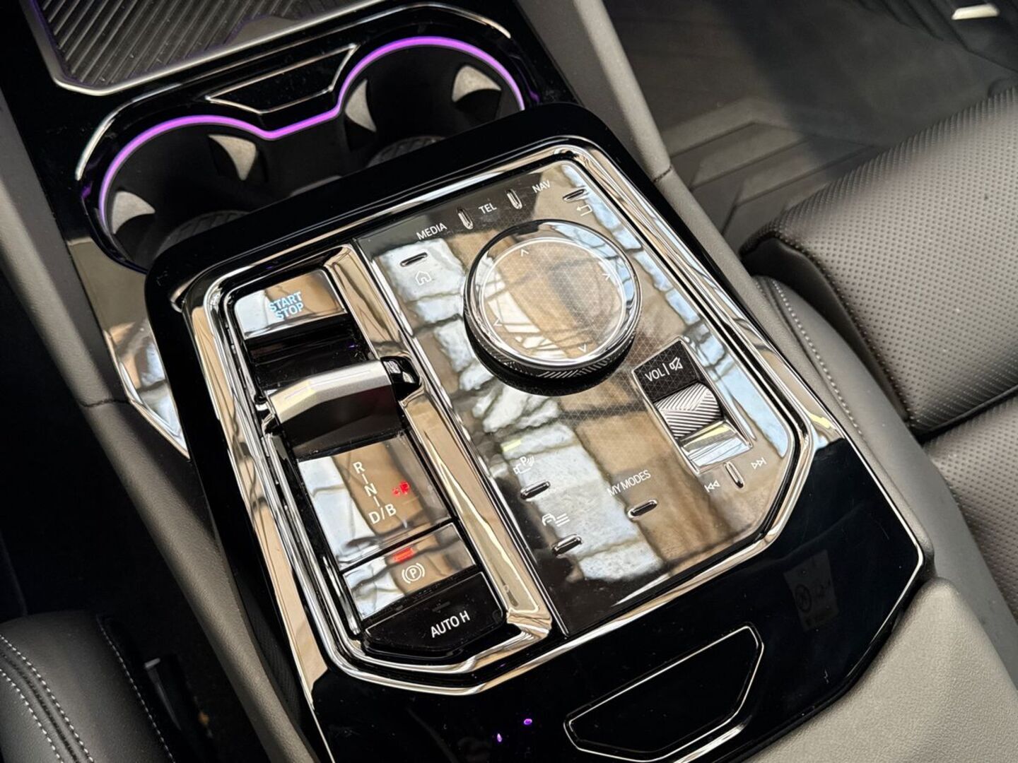 BMW i5 28