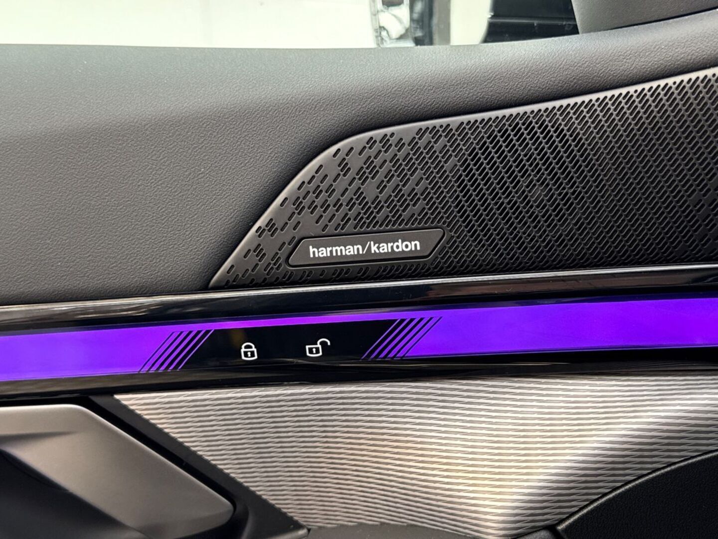 BMW i5 29