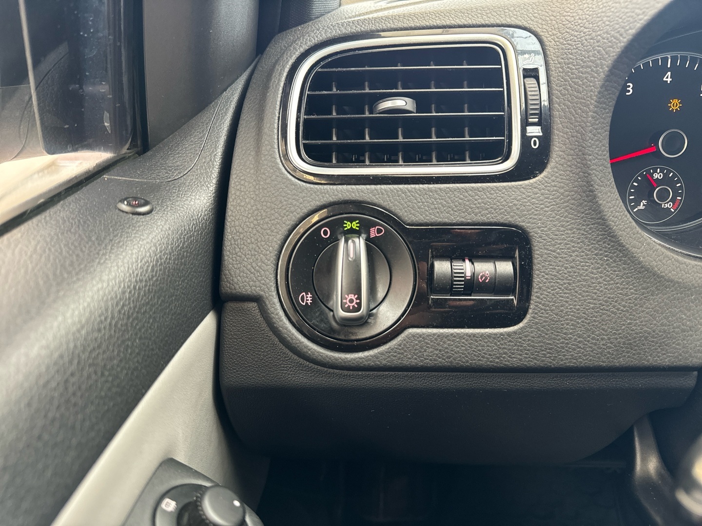 VOLKSWAGEN Polo 2013