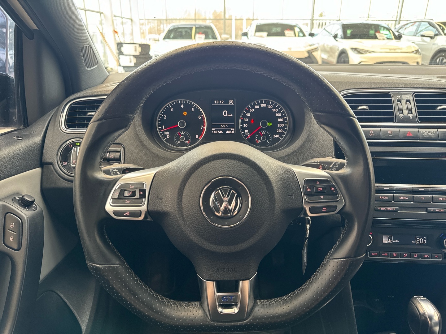 VOLKSWAGEN Polo 2013