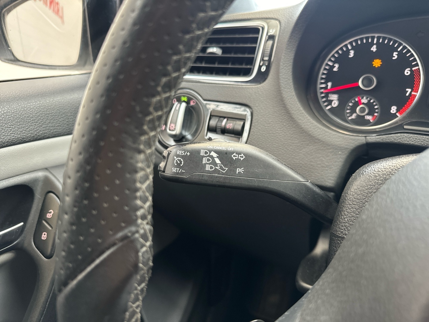 VOLKSWAGEN Polo 2013