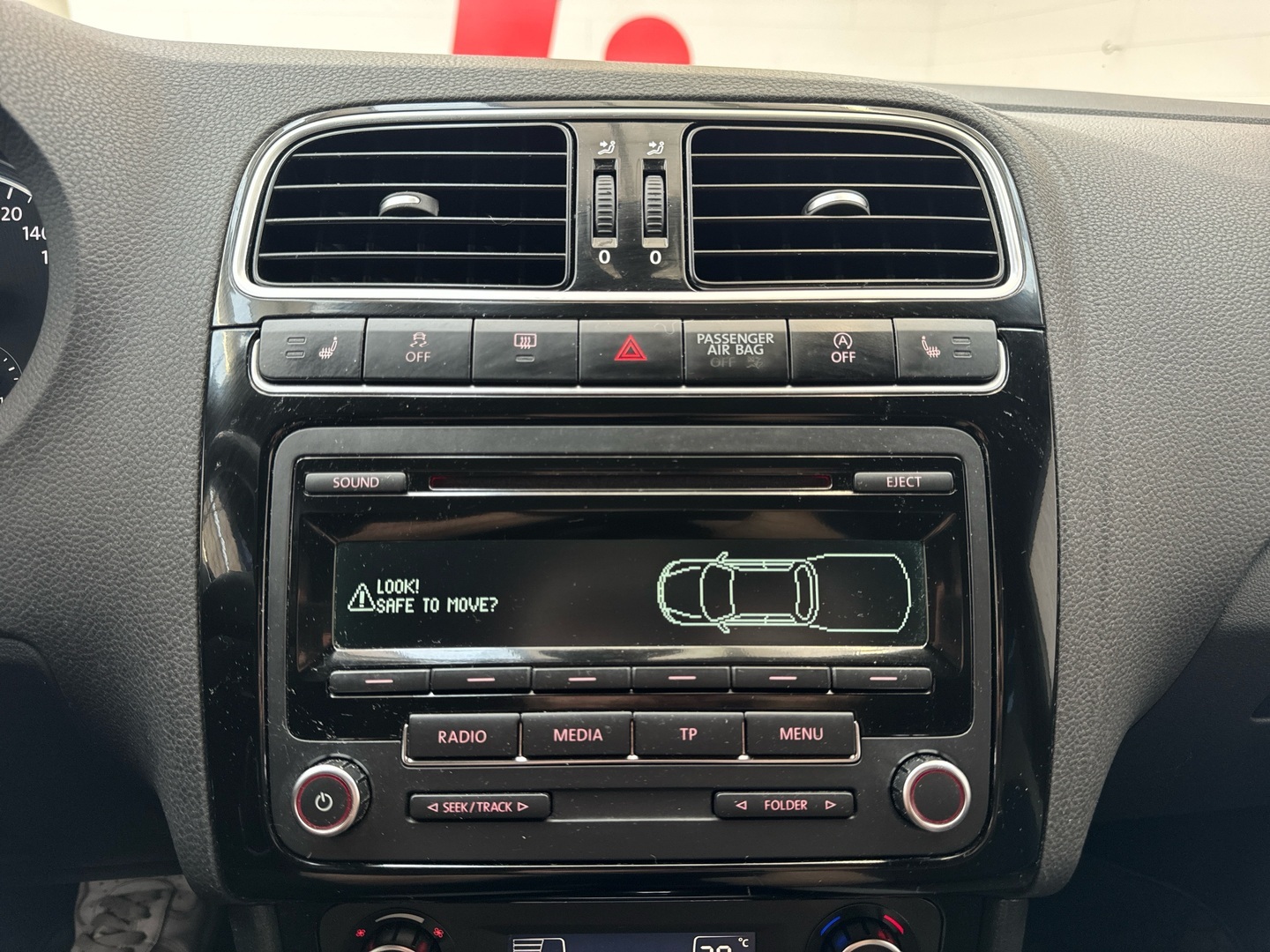 VOLKSWAGEN Polo 2013