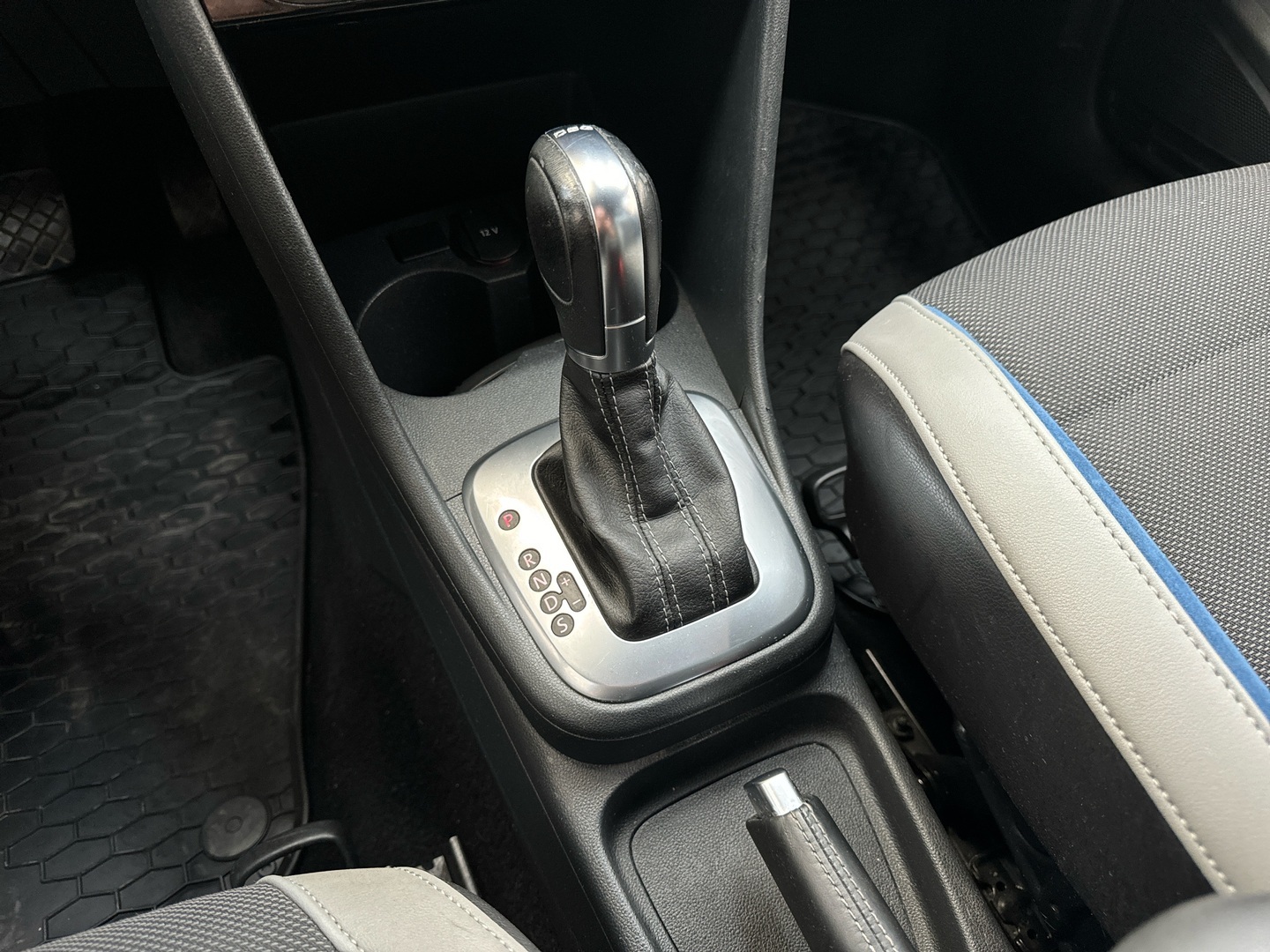 VOLKSWAGEN Polo 2013