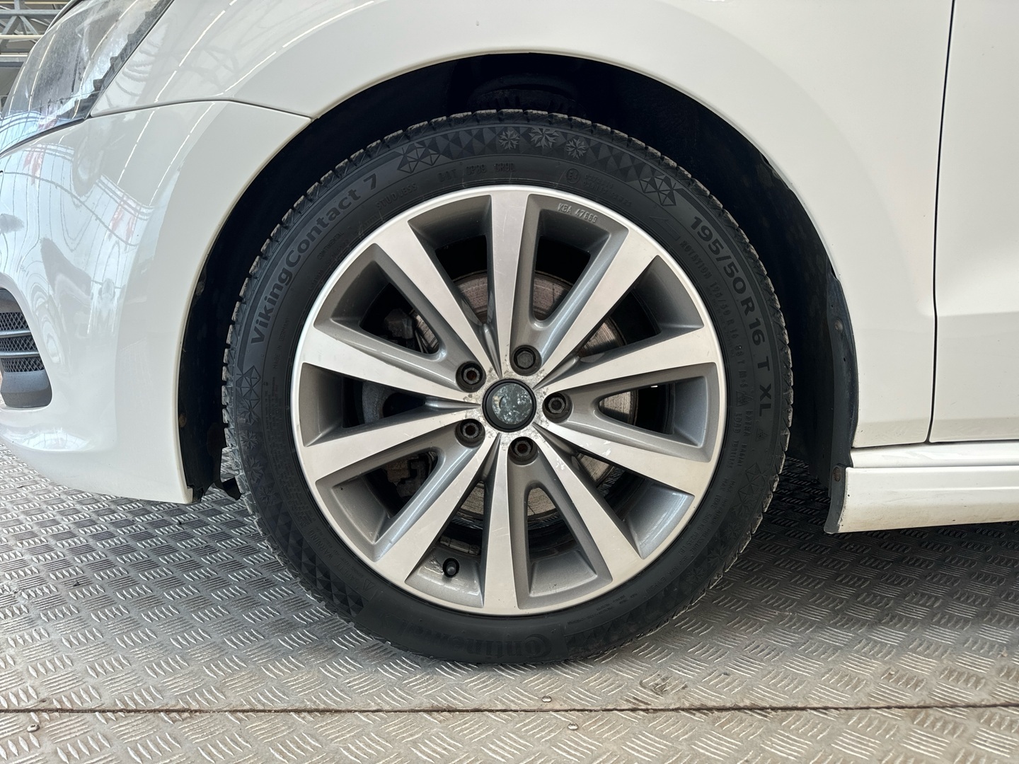 VOLKSWAGEN Polo 2013