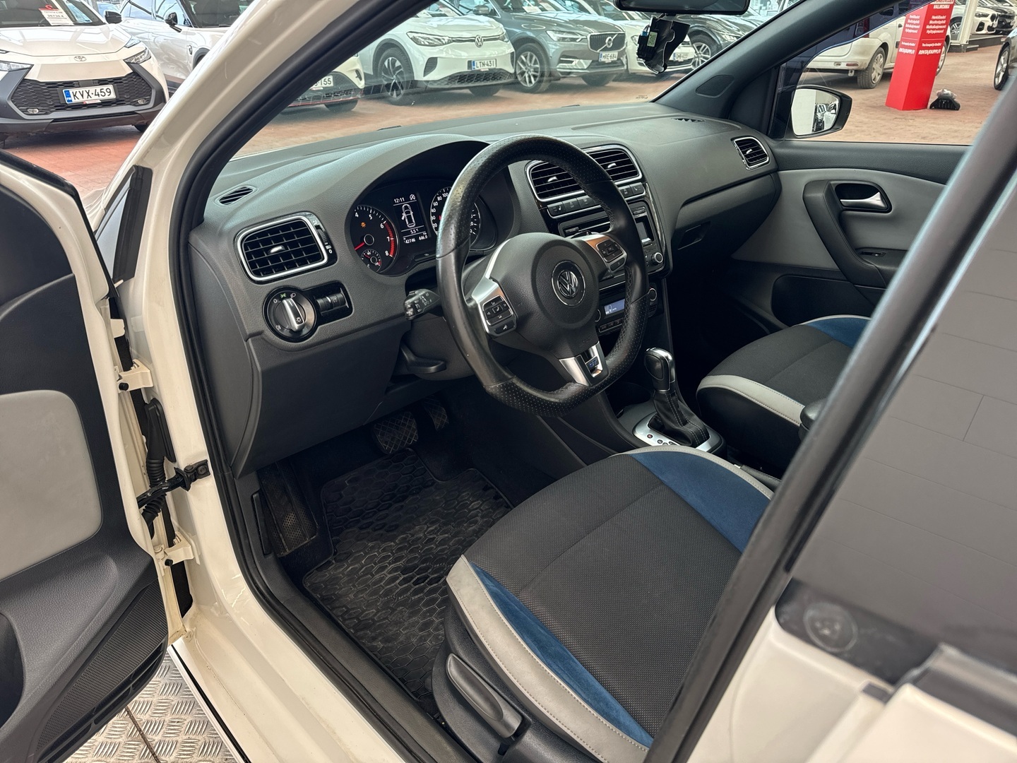 VOLKSWAGEN Polo 2013