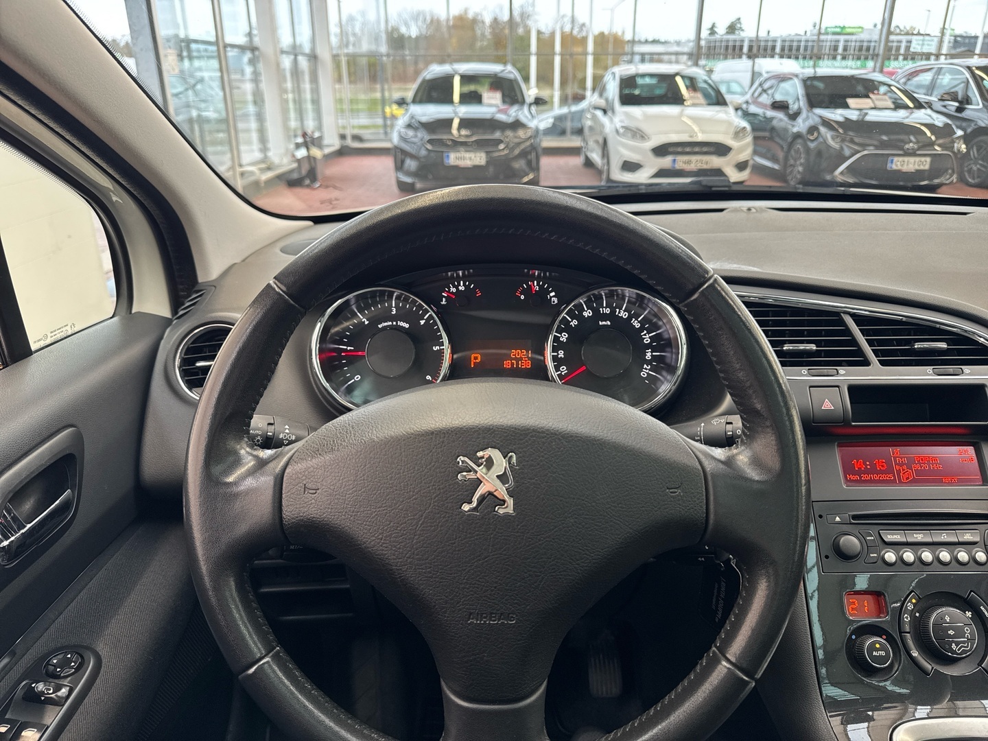 PEUGEOT 3008 2015