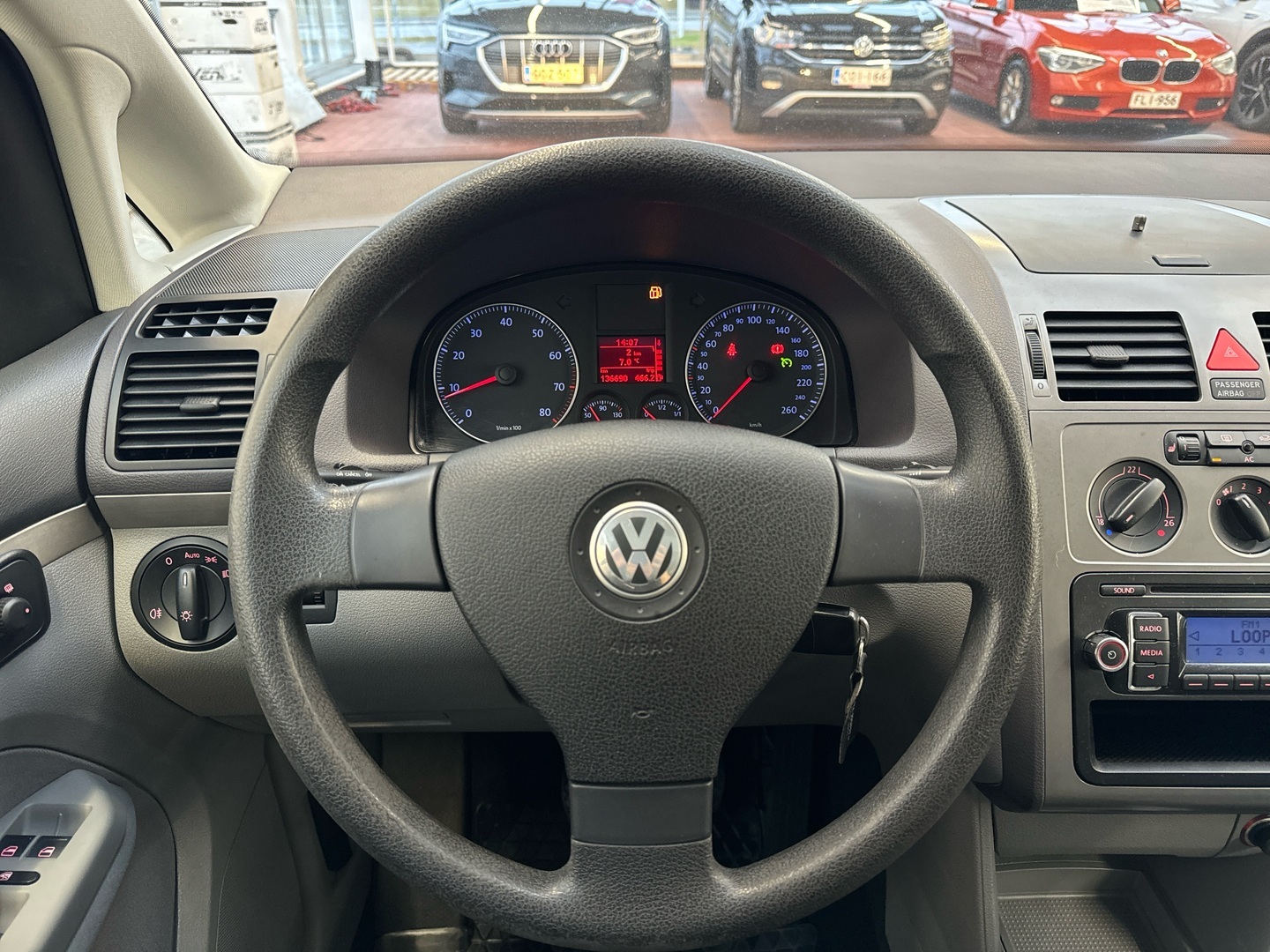 VOLKSWAGEN Touran 2009