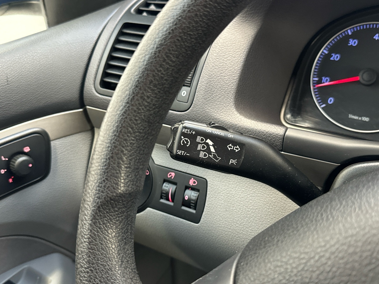 VOLKSWAGEN Touran 2009