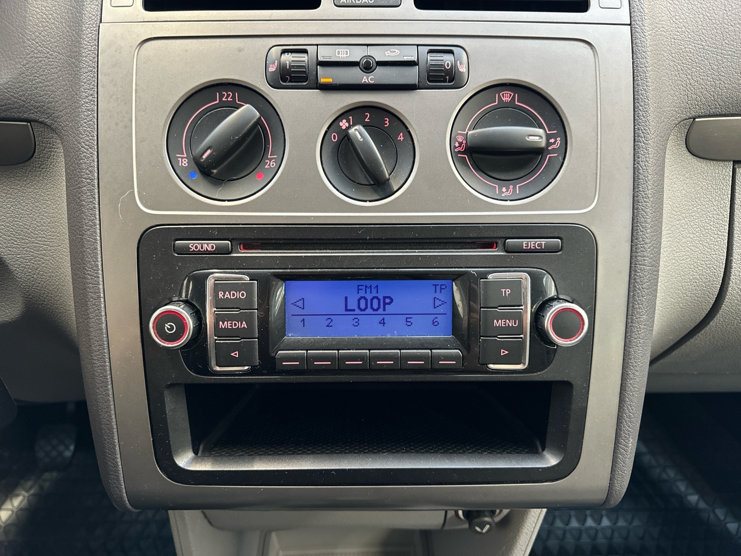 VOLKSWAGEN Touran 2009