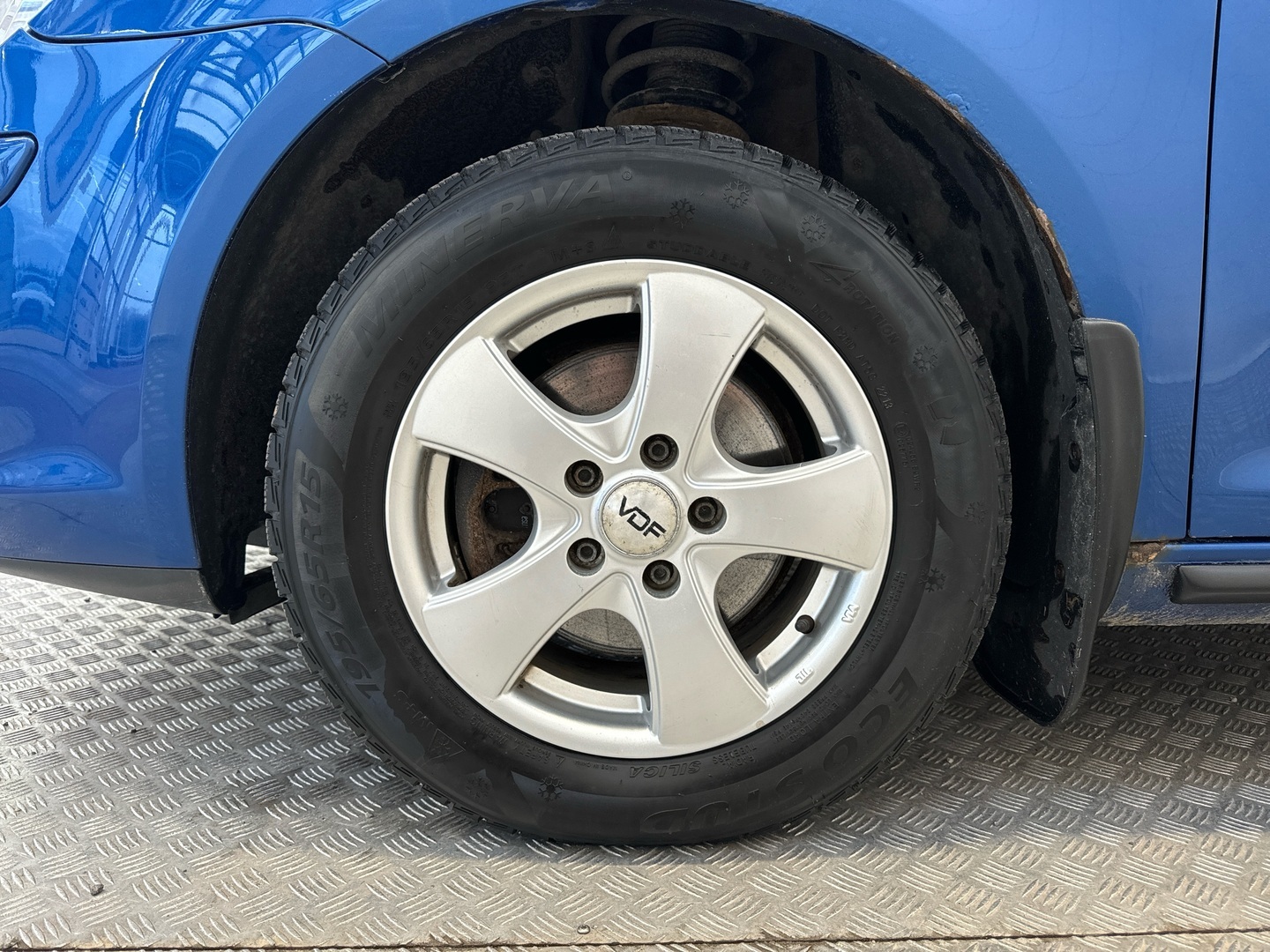 VOLKSWAGEN Touran 2009