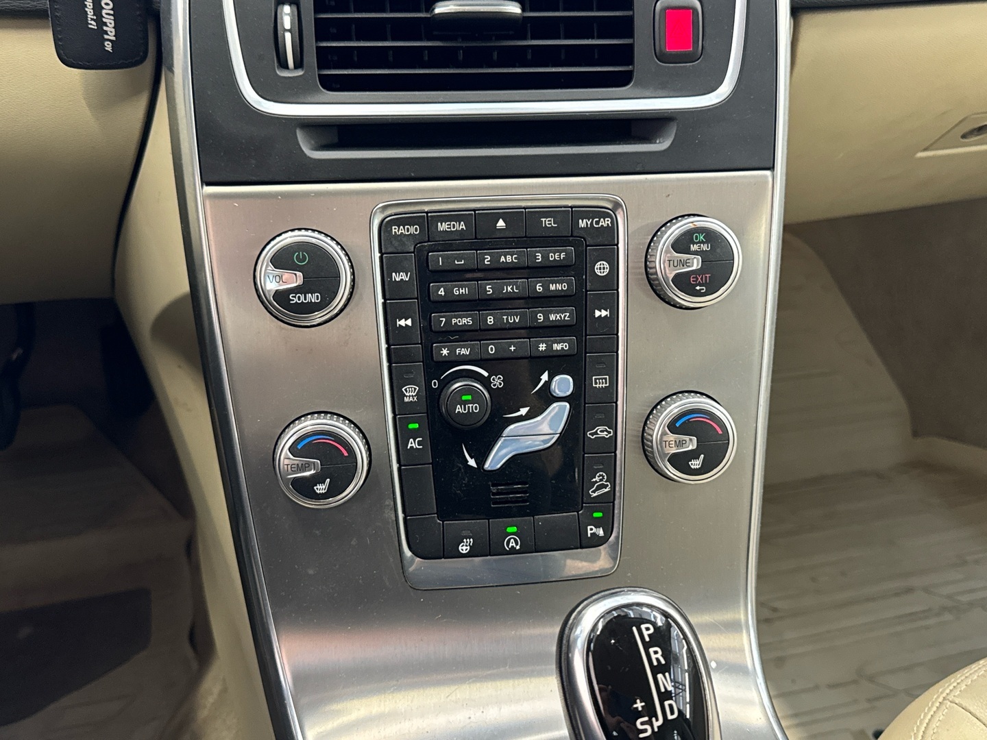 VOLVO V60 Cross Country 2016