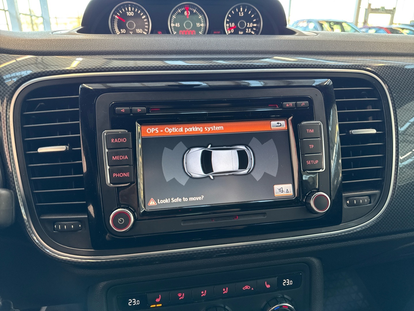 VOLKSWAGEN Beetle 2012