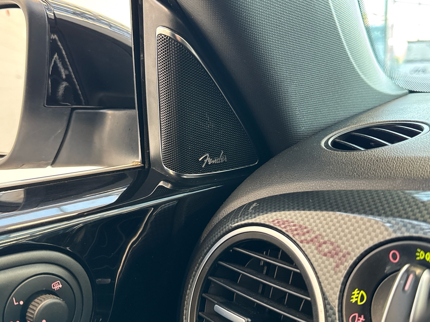 VOLKSWAGEN Beetle 2012