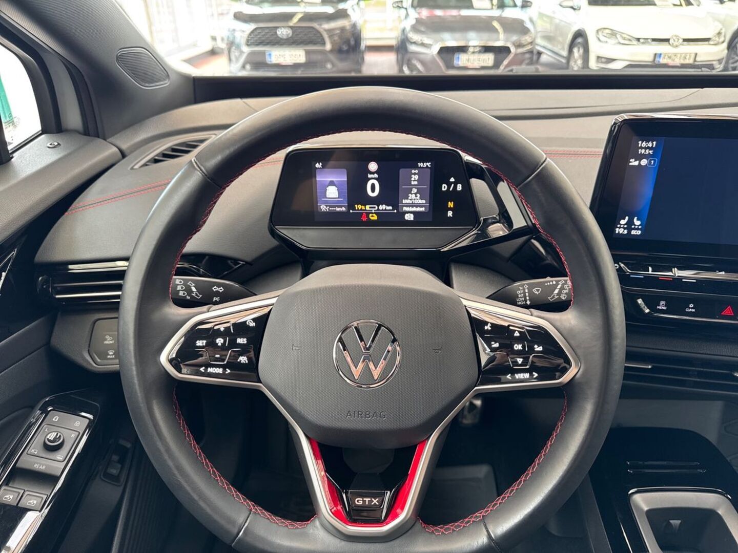 VOLKSWAGEN ID.4 28