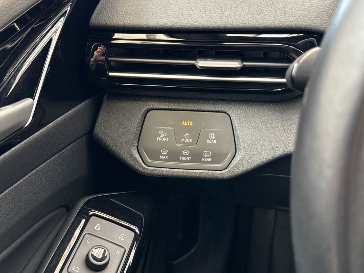 VOLKSWAGEN ID.4 36