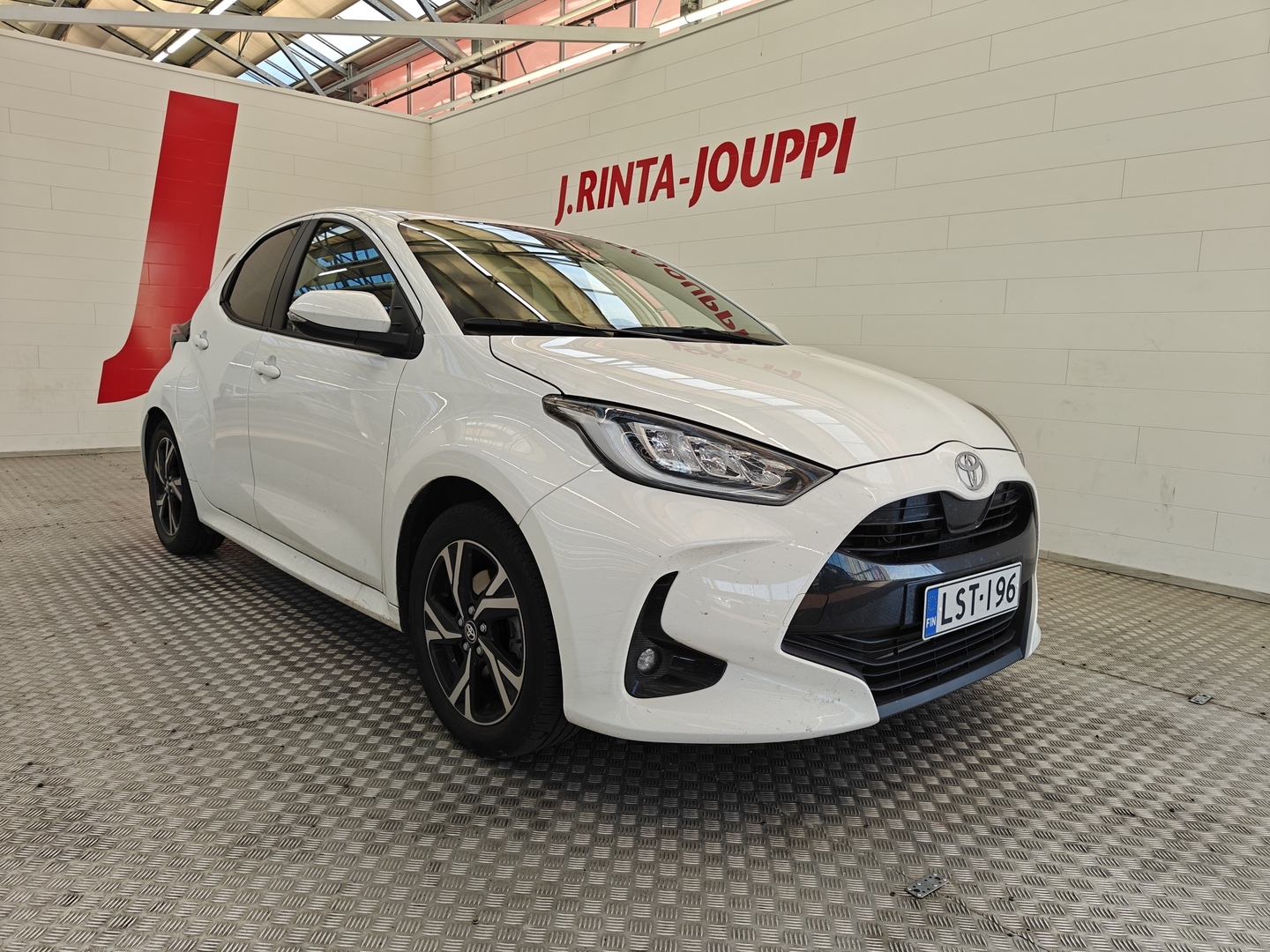 TOYOTA Yaris 1