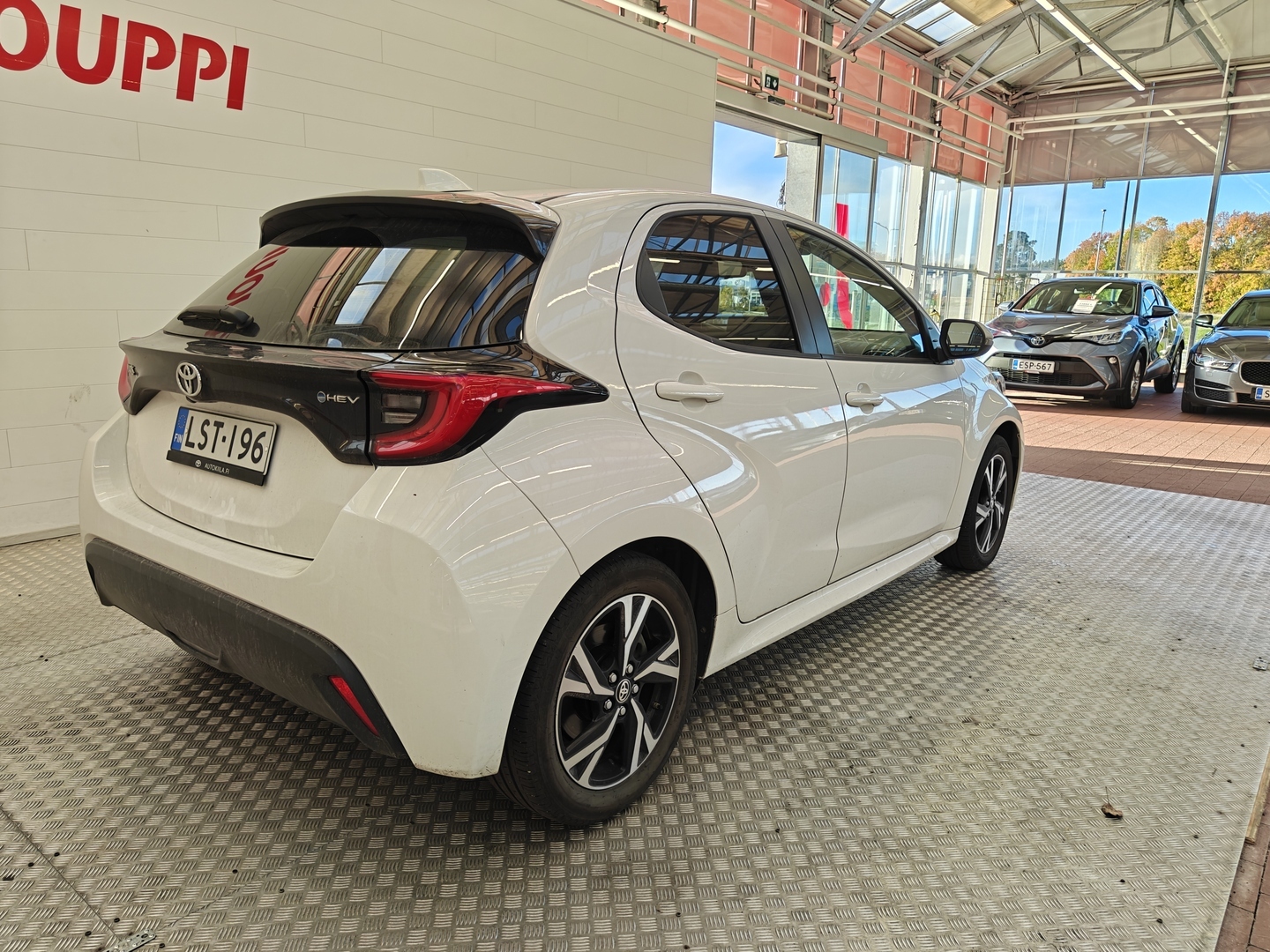 TOYOTA Yaris 2