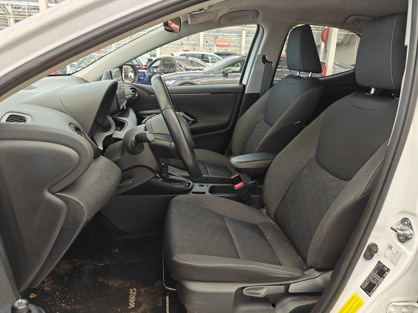 TOYOTA Yaris 5