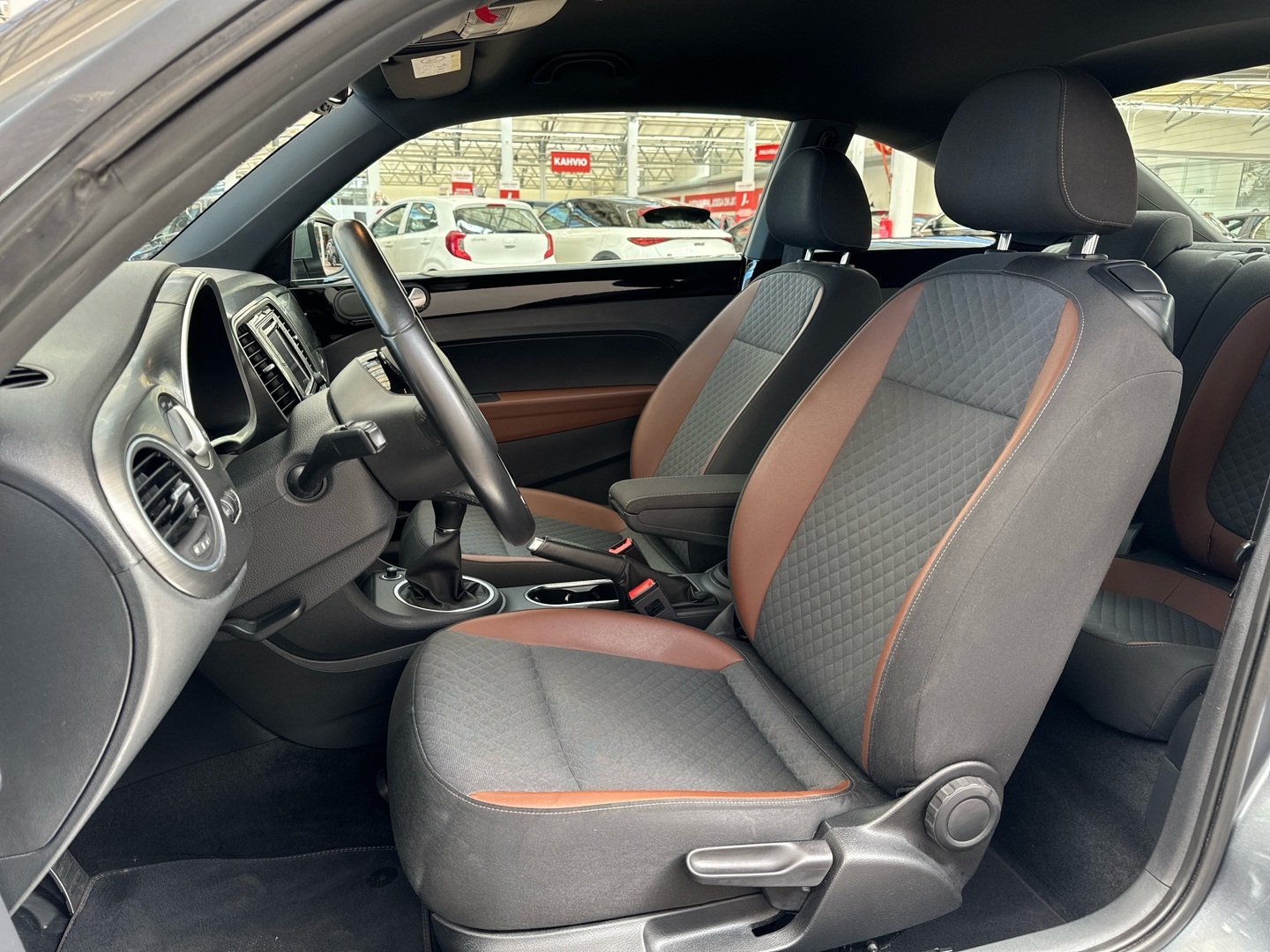 VOLKSWAGEN Beetle 2016