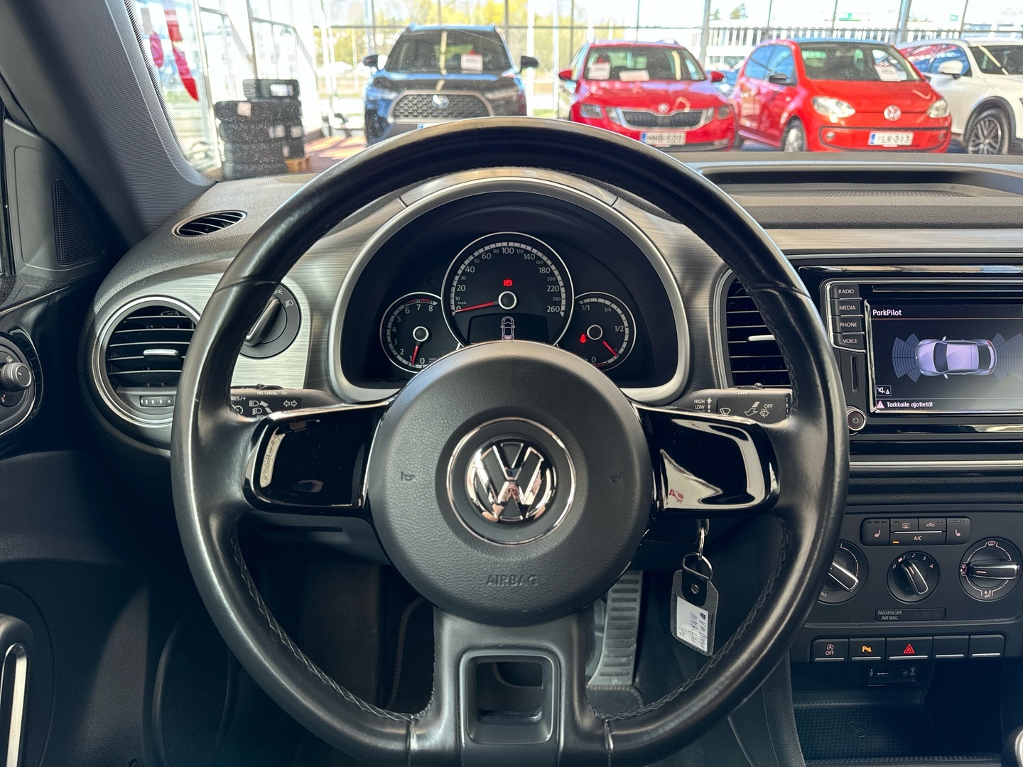 VOLKSWAGEN Beetle 2016